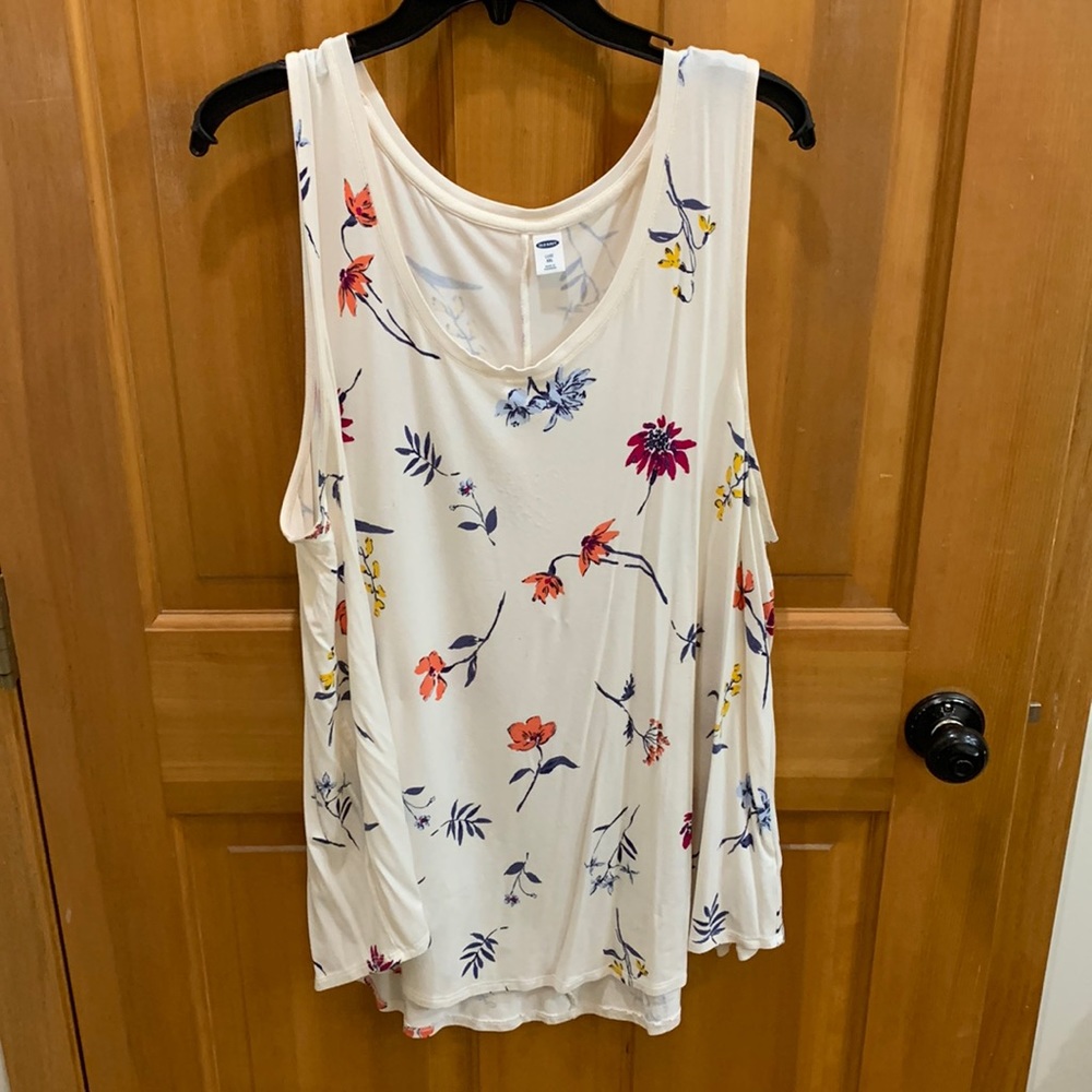 Plus size old navy tank. Size xxl. Super cute and comfortable